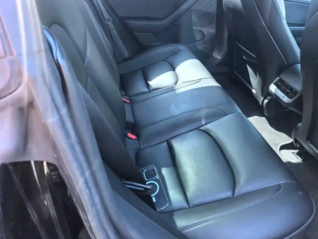 Tesla Model 3 — Фото автомобиля 18