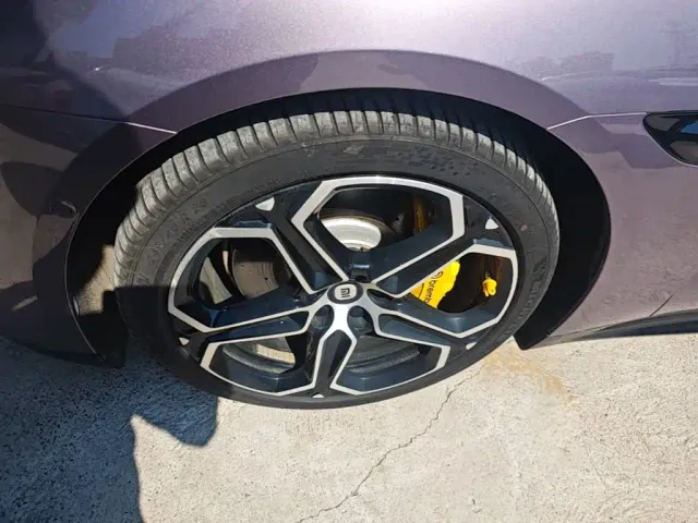 Xiaomi SU7 — Фото автомобиля 22