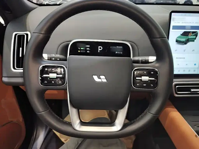 Li Auto L9 — Фото автомобиля 10
