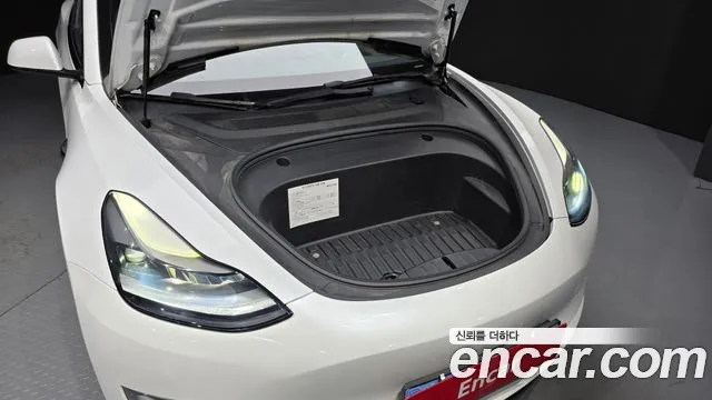 Tesla Model 3 — Фото автомобиля 6