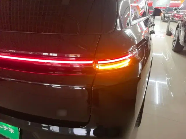 Li Auto L8 — Фото автомобиля 7