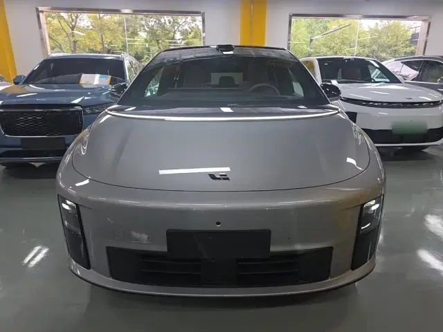 Li Auto i6 — Фото автомобиля 2