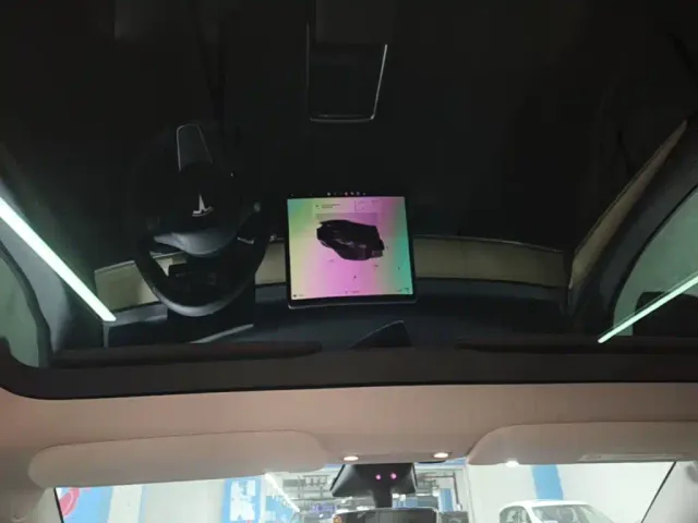 Tesla Model Y — Фото автомобиля 17