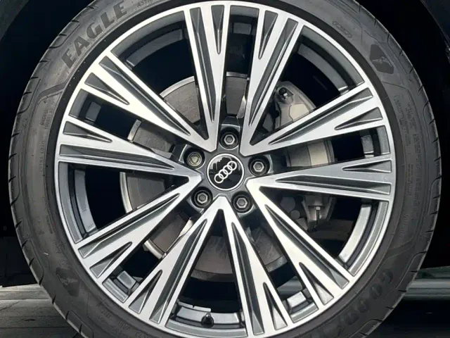 Audi A6L — Фото автомобиля 12