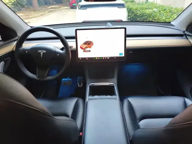 Tesla Model Y — Фото автомобиля 9