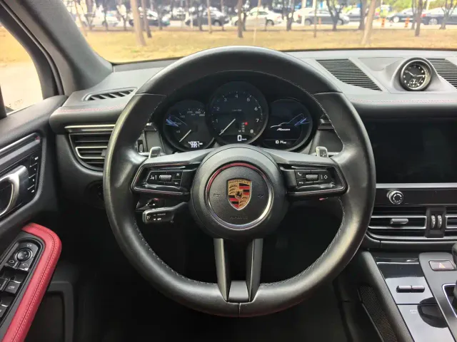 Porsche Macan — Фото автомобиля 6