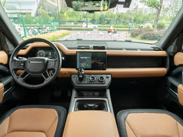 Land Rover Defender — Фото автомобиля 9