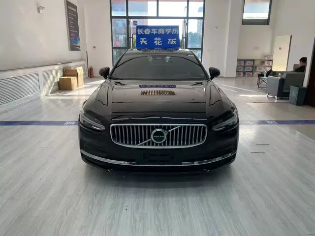 Volvo Volvo S90 2022 B5 Momentum Luxury Edition — Фото автомобиля 2