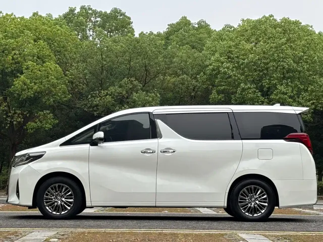 Toyota Alphard — Фото автомобиля 6