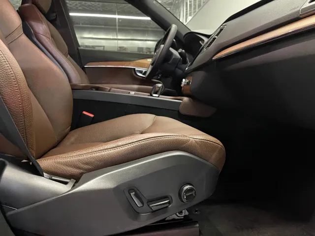 Volvo XC90 — Фото автомобиля 25