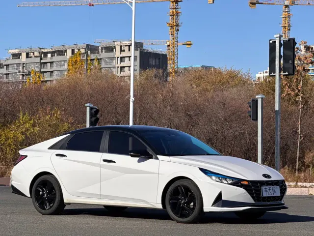 Hyundai Elantra — Фото автомобиля 3