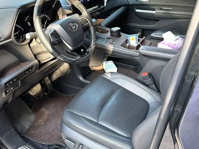 Toyota Sienna — Фото автомобиля 3