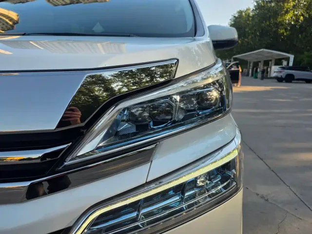 Toyota Vellfire — Фото автомобиля 5