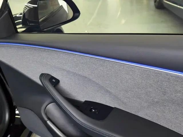 Tesla Model 3 — Фото автомобиля 5