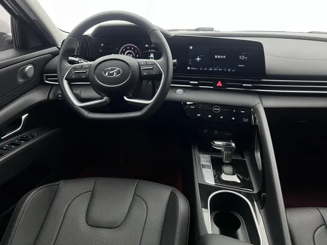 Hyundai Elantra — Фото автомобиля 10