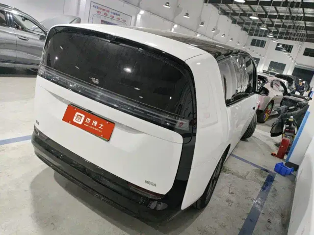 Li Auto MEGA — Фото автомобиля 7