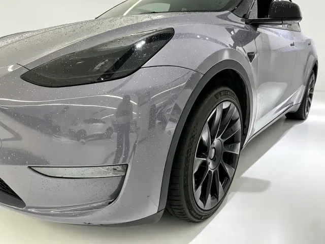 Tesla Model Y — Фото автомобиля 13