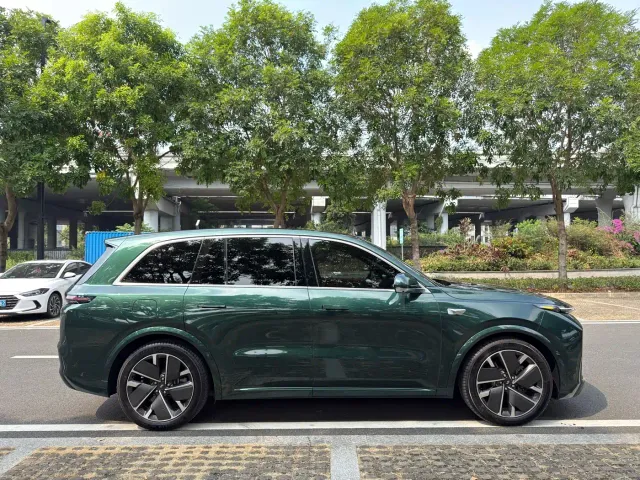 Li Auto L8 — Фото автомобиля 5