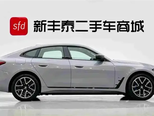 BMW i4 — Фото автомобиля 3
