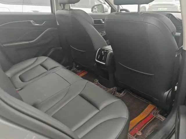 Bestune B70 — Фото автомобиля 10