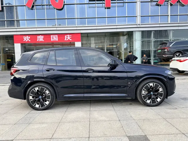 BMW iX3 — Фото автомобиля 15