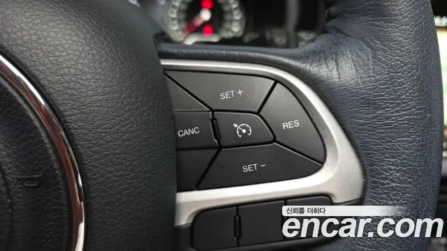 Jeep Renegade — Фото автомобиля 16