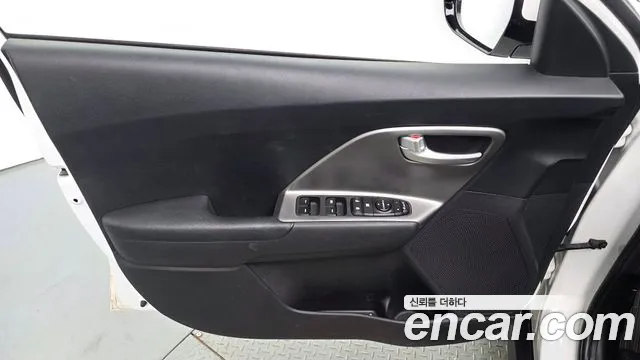 Kia Niro — Фото автомобиля 13