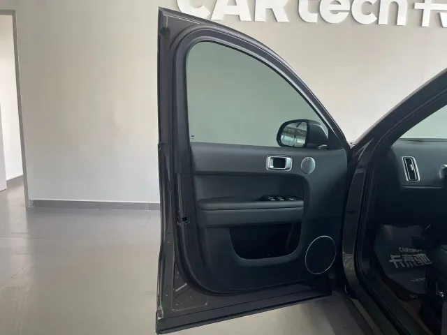 Li Auto L6 — Фото автомобиля 15
