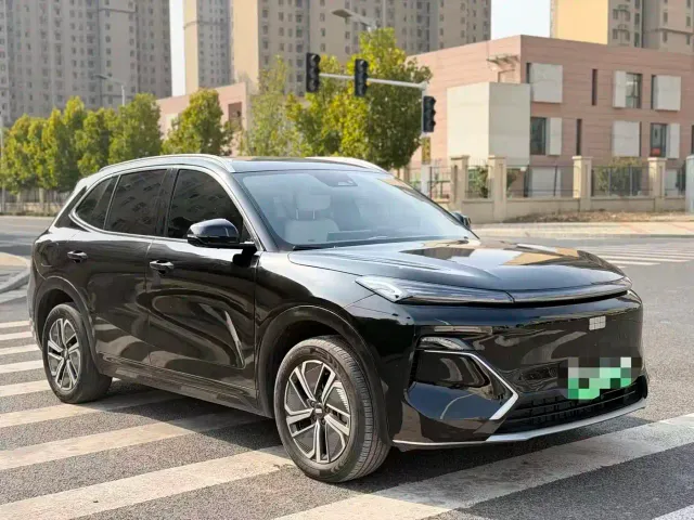 Geely Galaxy Starship 7 EM-i — Фото автомобиля 3