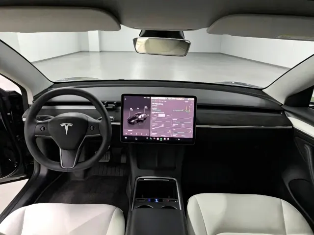 Tesla Model 3 — Фото автомобиля 3