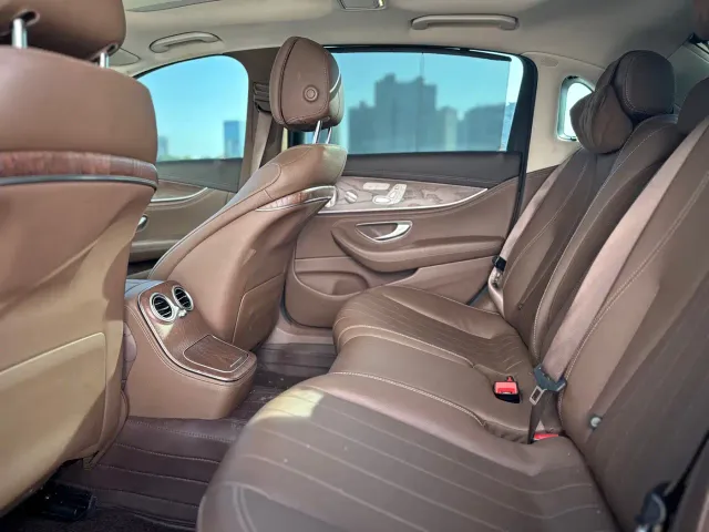 Mercedes-Benz E-Class — Фото автомобиля 9