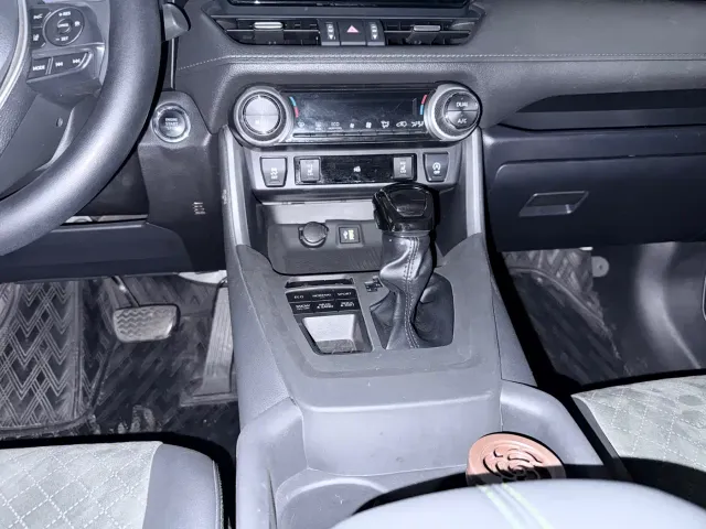 Toyota RAV4 — Фото автомобиля 14