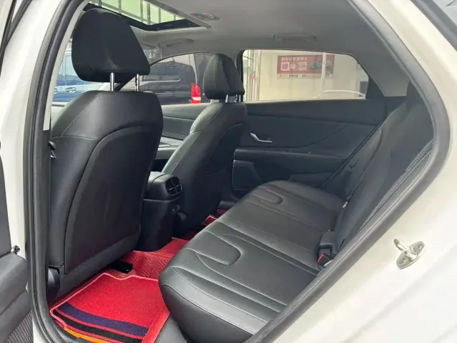 Hyundai Elantra — Фото автомобиля 7