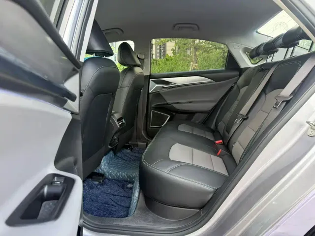 Geely Geometry G6 — Фото автомобиля 9