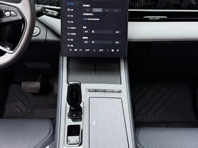 Geely Boyue L — Фото автомобиля 8