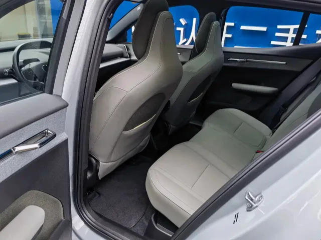 Volvo EX30 — Фото автомобиля 10