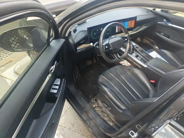 Roewe RX5 Max — Фото автомобиля 13