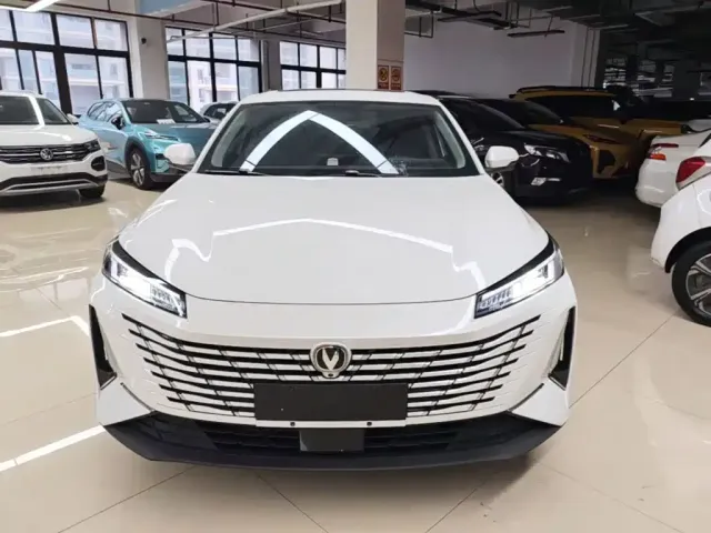 Changan Eado — Фото автомобиля 2