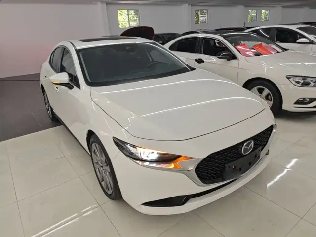 Mazda Axela — Фото автомобиля 3