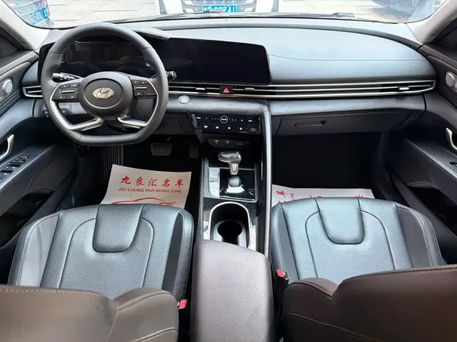 Hyundai Elantra 2022 1.5L CVT LUX Premium Edition — Фото автомобиля 9