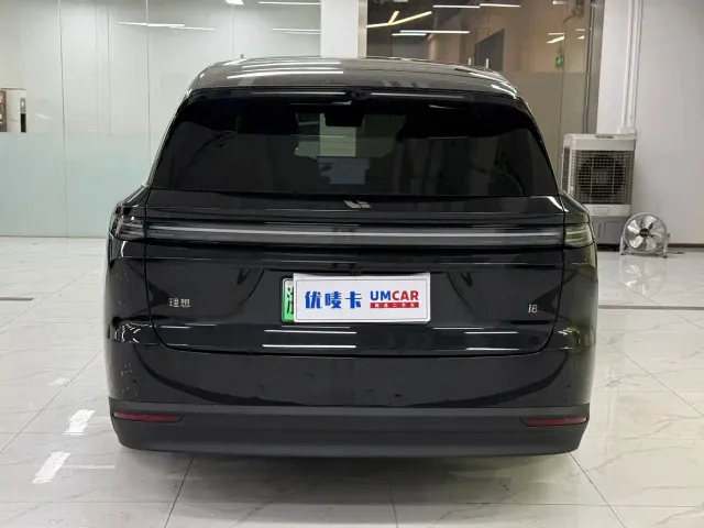 Li Auto i8 — Фото автомобиля 5
