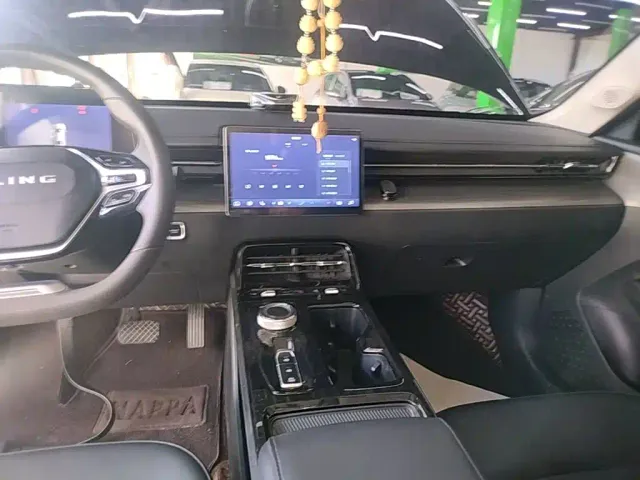 Wuling Starlight — Фото автомобиля 12