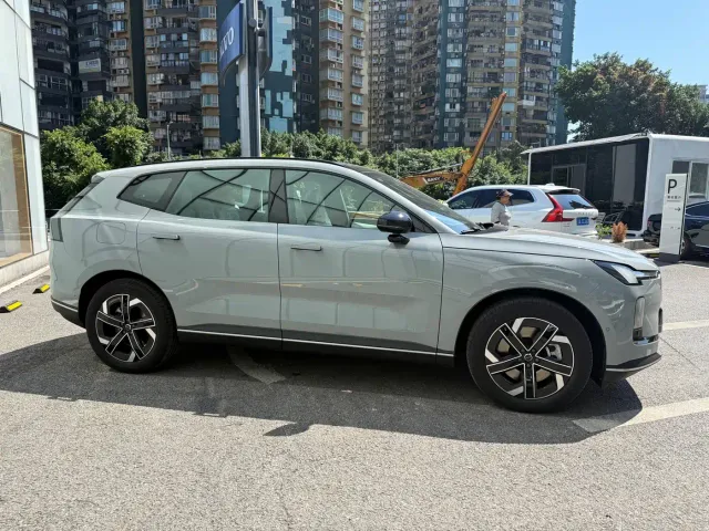 Volvo XC70 Plug-in Hybrid — Фото автомобиля 4