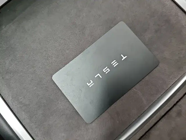 Tesla Model Y — Фото автомобиля 8