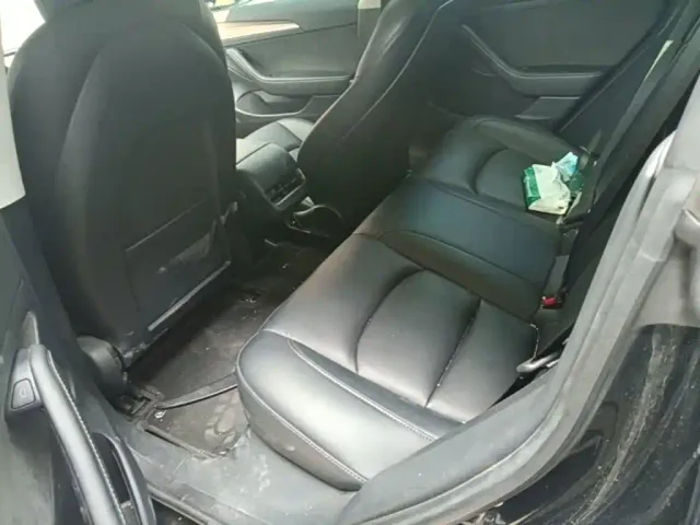 Tesla Model 3 — Фото автомобиля 16