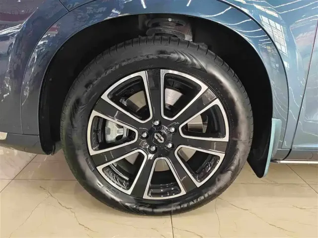 AITO Wenjie AITO M7 2024 1.5T Smart Drive 4WD Ultra 6-seater — Фото автомобиля 14
