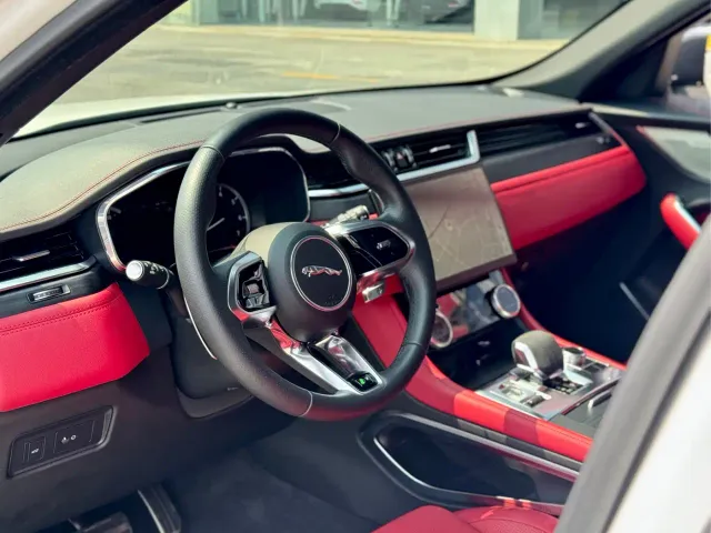 Jaguar F-Pace — Фото автомобиля 6
