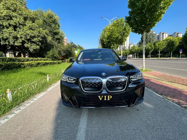 Фотография автомобиля — BMW iX3
