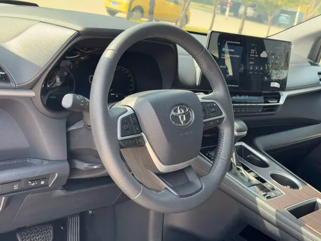 Toyota Granvia — Фото автомобиля 10