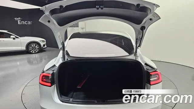 Tesla Model 3 — Фото автомобиля 19